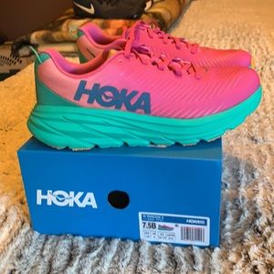 Hoka Rincon 3 NWT.  7.5B size.